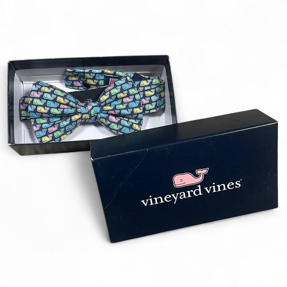 100% Silk Classic VV Whale Print Bow-Tie - Picture 2 of 8